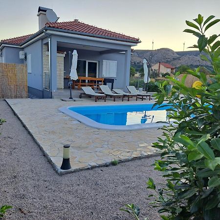 Modern Guest House Rak With Beautiful Pool Szybenik Zewnętrze zdjęcie
