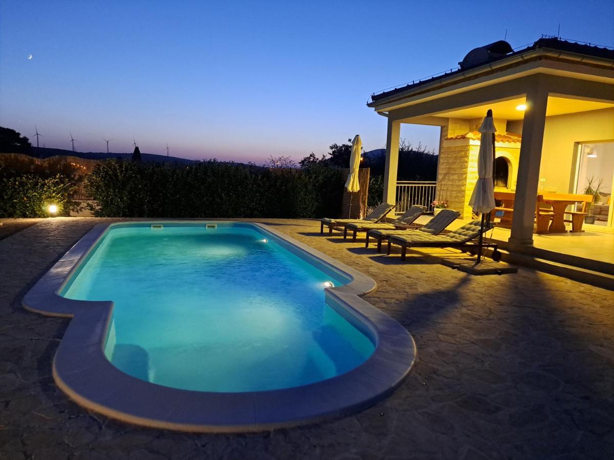 Modern Guest House Rak With Beautiful Pool Szybenik Zewnętrze zdjęcie