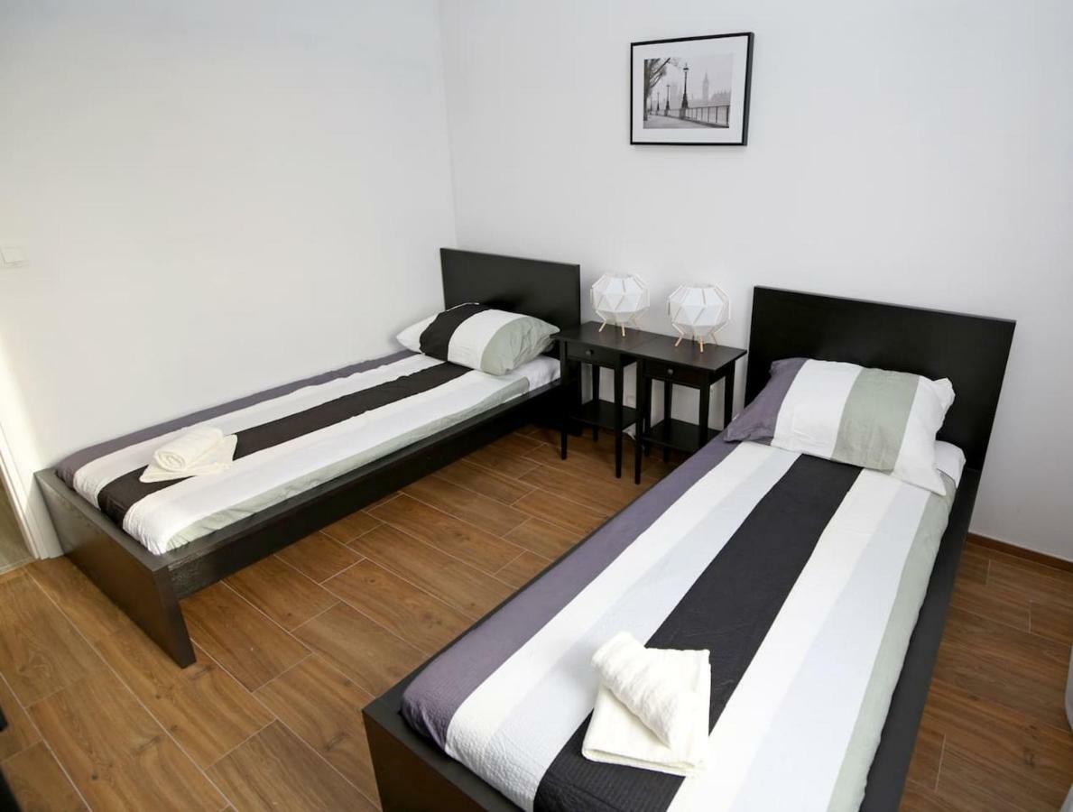 Modern Guest House Rak With Beautiful Pool Szybenik Zewnętrze zdjęcie