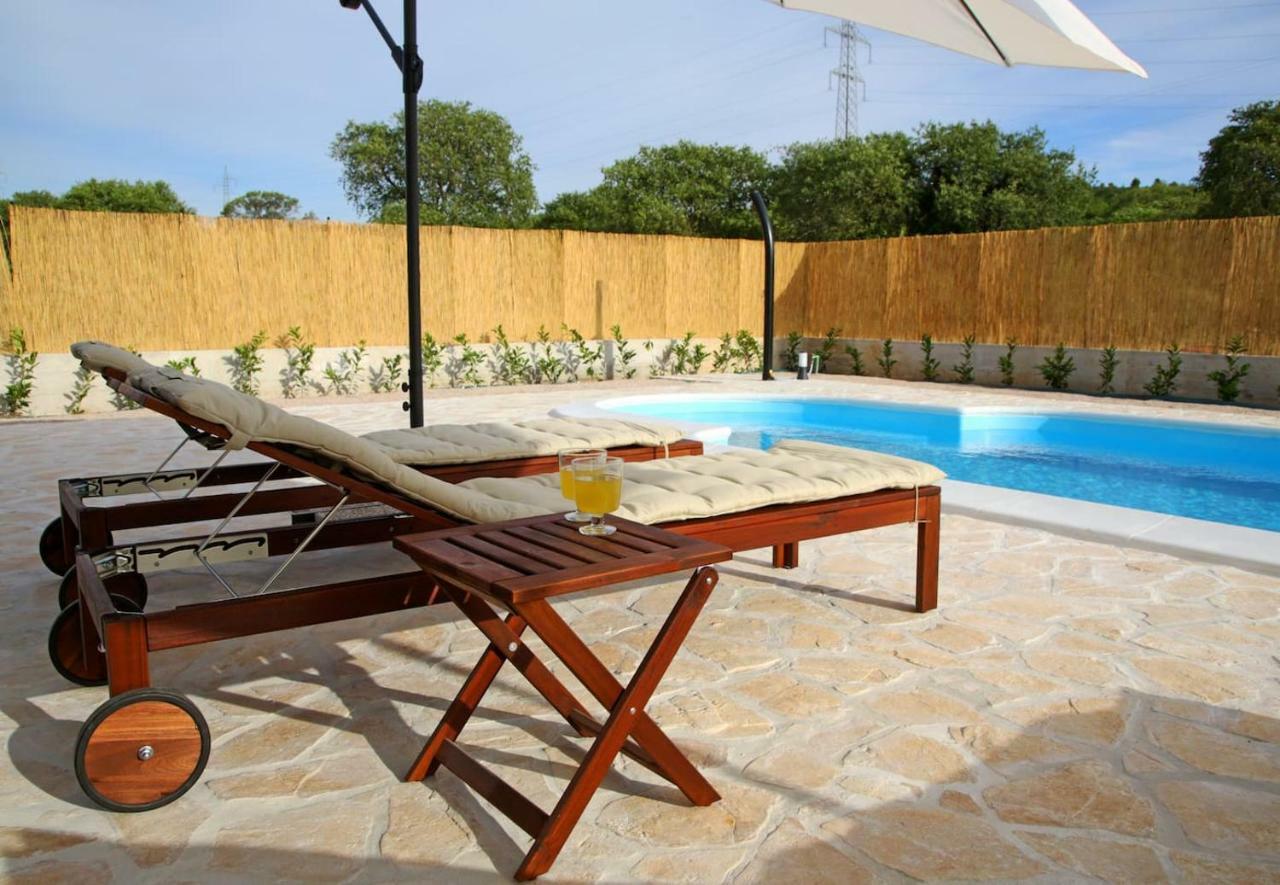 Modern Guest House Rak With Beautiful Pool Szybenik Zewnętrze zdjęcie